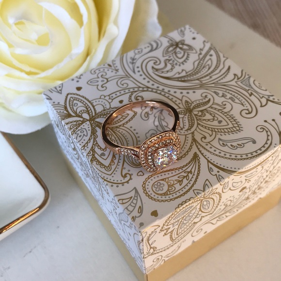 ✨Double Halo Crystal Center Ring Rose Gold - Picture 8 of 8